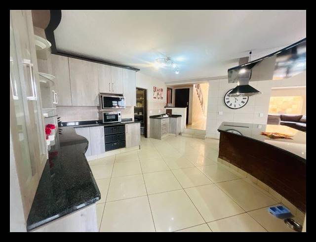 5 BEDROOM HOUSE FOR SALE IN MEYERSDAL